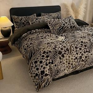 Juego de funda de edredón de felpa de piel de conejo, funda de edredón impresa de tamaño personalizado, fundas de almohada, juego de cama de invierno grueso, venta al por mayor - Product Image 4