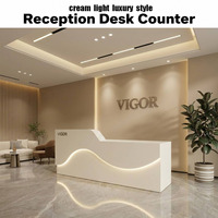 Comptoir de réception moderne et minimaliste, corps blanc, éclairage LED, aménagement personnalisable, comptoir d'accueil pour bureau, hôtel, salon de beauté, clinique