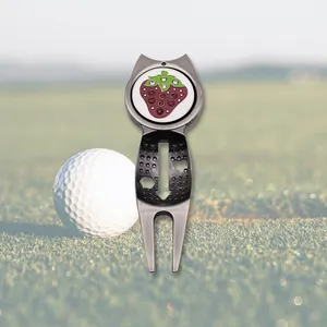 Fantezi tasarım özel renk özel lazer Logo boş Metal çinko alaşım şişe açacağı ayrılabilir manyetik Golf çimen onarım aracı