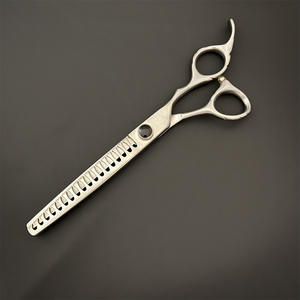 Tijeras de 7 pulgadas con diseño de espina de pescado para peluquería canina, de acero inoxidable YT, tijeras de 7 pulgadas para peluquería de mascotas con gemas negras. - Product Image 1