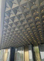 Panneau mural artistique moderne en aluminium perforé insonorisant pour centres commerciaux et villas