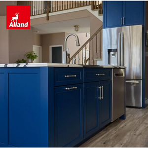 Mobile da Cucina Personalizzato Alland in Stile Moderno con Finitura Laccata Opaca, Pannello Shaker in Legno Massello e Piano di Lavoro Sbalzato - Product Image 4