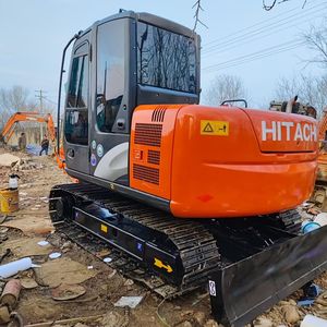 Excavatrice Hitachi ZX70 d'occasion, 7 tonnes, hydraulique, sur chenilles, d'origine japonaise, en bon état, faible nombre d'heures, prix avantageux - Product Image 2