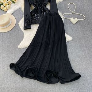 Luxuriöses Pailletten-<span class=keywords><strong>Blazer</strong></span>-Set mit V-Ausschnitt und Elegantes Plissiertes Maxikleid im Zweiteiler-Stil - Product Image 6