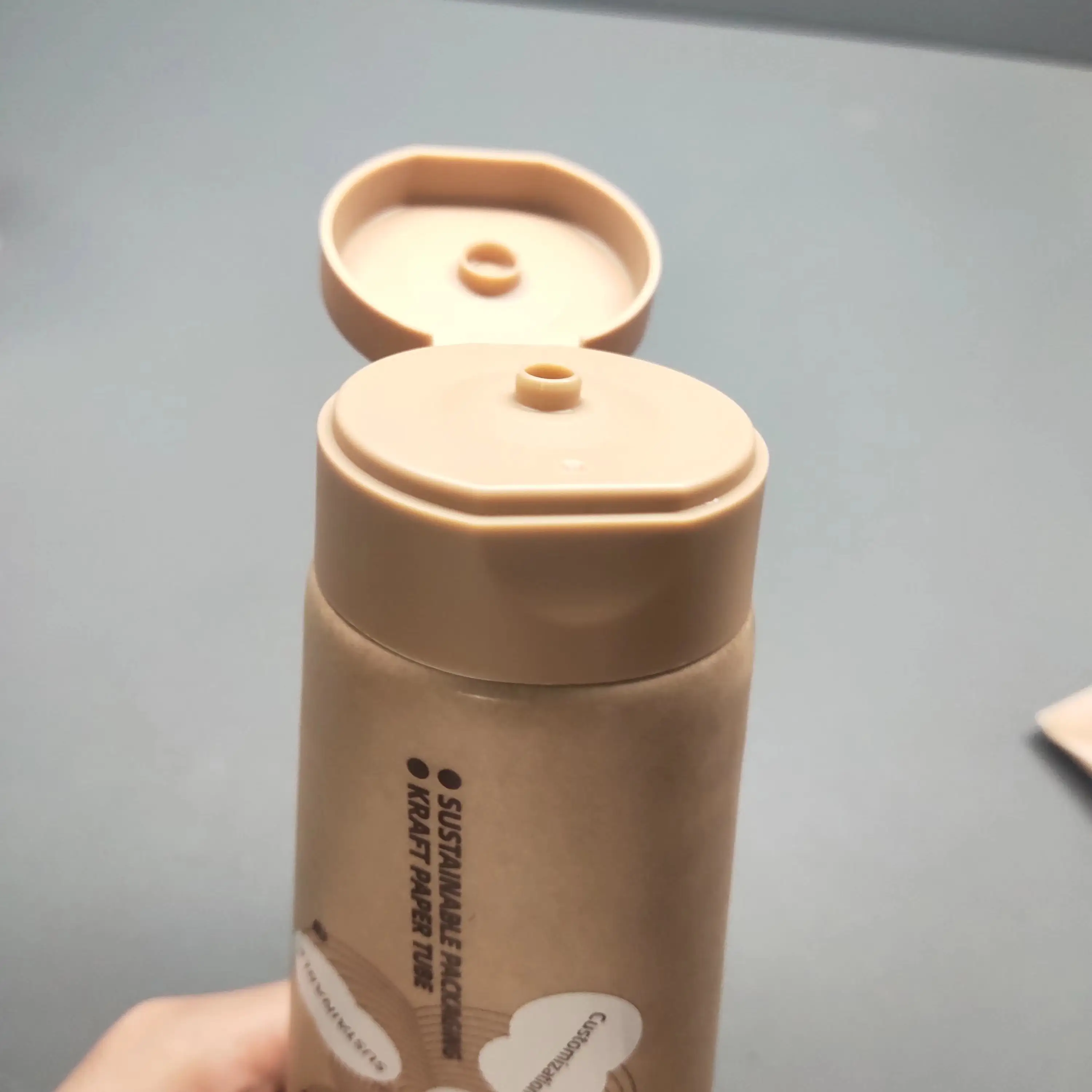 200ml Los últimos cosméticos Papel Kraft Material de embalaje sostenible Papel reciclable PlasticTube Tubo suave ecológico