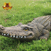 Sculpture d'animal antique en métal créative de scène de parc, sculpture d'animal en bronze de haute qualité, statue de crocodile