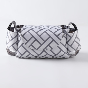 Sac de rangement fonctionnel Ivy pour poussette, imprimé flèche grise, résistant à l'eau, design multi-compartiments - Product Image 2