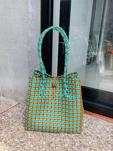 Bolso de Mano Sembagi Mint de Primera Calidad, Elegante, para Mujer, Hecho con Plástico Reciclado, Tejido con Patrón Lurik Indonesio, Accesorio de Moda para Adultos - Product Image 2