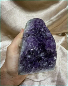 NOBLESTONE GEMS - Cristal de Amatista Natural en Racimo, Piedra Púrpura Irregular Pulida para Decoración del Hogar, Regalo - Product Image 4