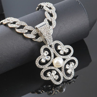 Collier élégant avec pendentif trèfle doré, orné de strass et de perles sur chaîne cubaine, pour la mode féminine