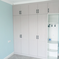 Armoire en MDF avec poignées, style moderne blanc, chambre principale, scandinave, gris taupe, mi-siècle