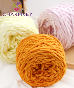 Charmkey Hot Bán 160 Gram Bé Mềm Mại Màu Sắc Duy Nhất 100% <span class=keywords><strong>Polyester</strong></span> Crochet Nhung Chunky Chenille Sợi Cho Tự Làm Chăn - Product Image 2