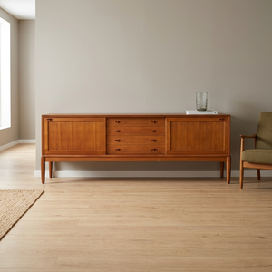 Buffet en teck de style mid-century moderne avec 4 tiroirs et 2 portes - Product Image 1