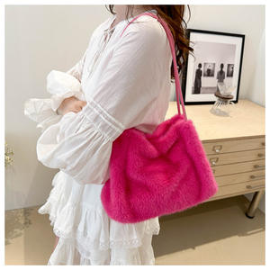 THK0470 Nouveau sac en peluche à bandoulière fourre-tout à une épaule pour femmes - Product Image 5