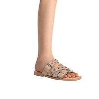 Sandales plates d'été à bout ouvert pour femmes avec boucle cloutée, détails en strass et maille respirante, légères et tendance