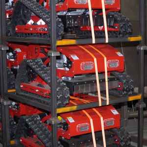 เครื่องตัดหญ้าแบบครอว์เลอร์ขนาดเล็กบังคับวิทยุสำหรับสนามเด็กเล่น สนามกอล์ฟ ป่าไม้ และสวนผลไม้ พร้อมอุปกรณ์ตัดหญ้าและกำจัดวัชพืช - Product Image 4