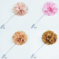 Broche élégante en satin coloré multi-couches en forme de fleur d'hortensia sur longue tige, épingle de revers pour costume de gentleman, idéale pour mariages et occasions formelles