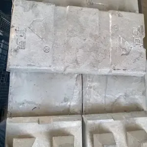 Lingot de zinc 99,995 % utilisé dans la galvanisation de l'acier, la production d'oxyde de zinc et le placage, disponible en emballages d'exportation sécurisés - Product Image 4