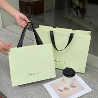 Sac cadeau brun café multi-tailles avec poignée, finition mate, sac de shopping en carton, impression de lettres blanches pour étui cadeau souvenir