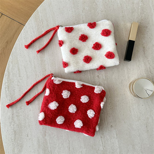 Borsa portaoggetti morbida in peluche da donna, portatile, carina, ecologica, in lana a pois, borsa da viaggio per cosmetici, borsa per il trucco in lana d'agnello - Product Image 2