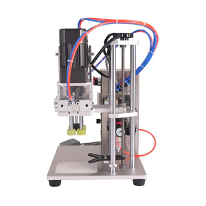 Máquina semiautomática de escritorio para cerrar tapas de rosca, goteros, bombas y botellas, para desinfectantes, detergentes y productos de limpieza, con boquilla tipo pico de pato. - Product Image 3