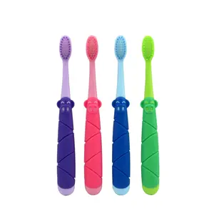 Özelleştirilebilir diş fırçası fabrika doğrudan tedarik sevimli desenler diş fırçası çocuklar diş fırçaları ile kaymaz kauçuk kolu