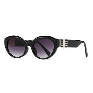 Nouvelles Lunettes de Soleil Rétro Noires pour Femmes, Monture PC, Protection UV400, Type 3, Idéales pour la Conduite et la Mode - Product Image 2
