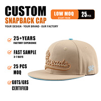Gorra Snapback Urbana de Visera Plana con Bordado 3D en Letras Cursivas, Diseño Bicolor en Contraste y Logotipo Personalizado