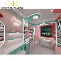 Idées de design pour les présentoirs de magasins de cosmétiques, design intérieur et extérieur de boutiques de maquillage, aménagement de l'agencement des meubles de magasins de cosmétiques