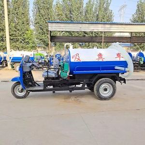 Camion de vidange des fosses septiques manuel diesel à trois roues de 3000 L, tout-terrain, polyvalent, abordable, durable et très apprécié - Product Image 5