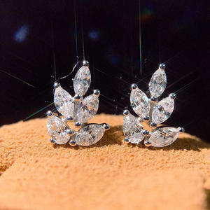 Élégantes boucles d'oreilles clous en or blanc avec zircon taille marquise, motif végétal, bijoux romantiques de mariage pour femme - Product Image 4