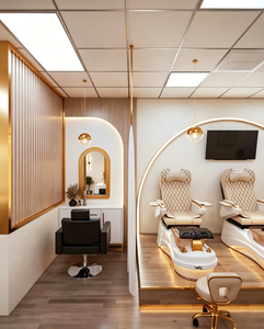 Diseño Moderno y Lujoso para Salón de Uñas: Pared de Exhibición de Esmaltes y Mesas de Manicura con Detalles en Dorado - Renovación Completa en un Solo Lugar - Product Image 6