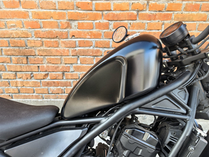 Tanque de combustible de gasolina para motocicleta <span class=keywords><strong>Honda</strong></span> <span class=keywords><strong>Rebel</strong></span> CM300 <span class=keywords><strong>500</strong></span> 2017-2023 <span class=keywords><strong>2022</strong></span> negro - Product Image 6