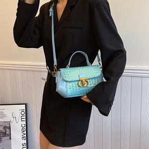 Nouveau <span class=keywords><strong>Sac</strong></span> Bandoulière/Épaule <span class=keywords><strong>Femme</strong></span> Tendance 2026 à Pompon en Fourrure, Style Rétro Frais et Élégant, Petit <span class=keywords><strong>Sac</strong></span> Carré à la Mode - Product Image 5