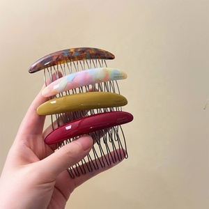 หวีเสียบผมแบบไม่ต้องใช้กิ๊บ ยี่ห้อ Korean No Dent Reverse Insert Comb ดีไซน์เรียบง่าย น่ารัก เหมาะสำหรับผมหน้าม้าและผมด้านข้าง ใช้ได้ในฤดูร้อน สำหรับผู้หญิง ช่วยจัดแต่งทรงผมด้านหลังและเก็บผมที่หลุดร่วง อุปกรณ์เสริมผม - Product Image 1