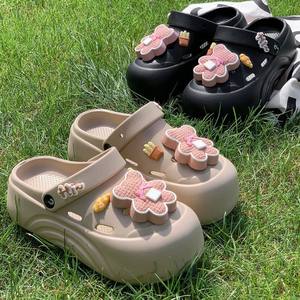 Chaussures de plage pour filles, style collège, été, fleurs, bout rond, semelle épaisse, EVA respirant, antidérapant, pantoufles de bain - Product Image 1