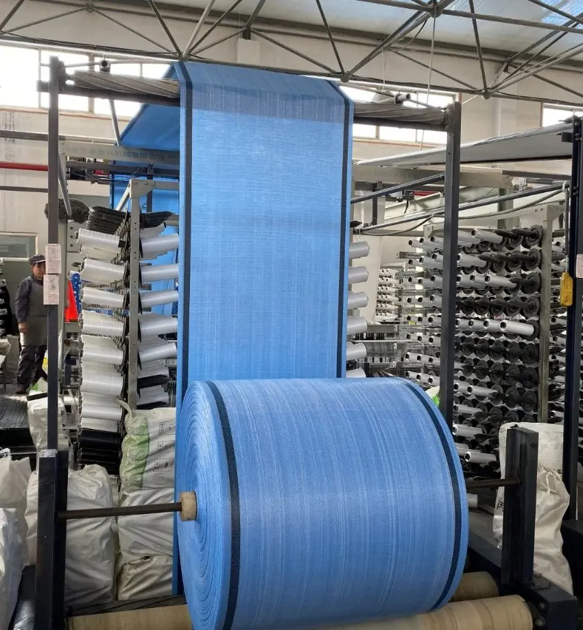 L'usine d'emballage de Zhiye vend directement des rouleaux de tissu tissé en polypropylène PP pour le grand sac FIBC/sac tissé en PP