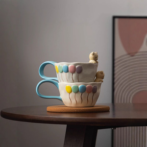 Taza con diseño de oso de dibujos animados y globo, con color bajo esmalte, resistente a altas temperaturas, apta para microondas y lavavajillas, segura para alimentos, con asa. - Product Image 3