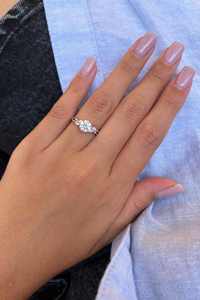 Bague de Fiançailles et de Mariage en Or Massif avec Diamant Naturel 100% de 1 Carat, Sertissage Classique à Griffes, Motif Croix, Feuille et Branche - Product Image 5