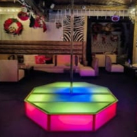 Bikini argenté lamé, barre de pole dance en acier, plateforme de danse LED éclairée, poteaux autoportants, plateforme de scène GOGO, lumières de scène GOGO