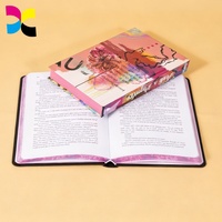 Impression de livres personnalisés avec bords pulvérisés, dorure à chaud, couverture rigide avec bordure dorée à motifs, impression de livres avec vernis sélectif UV et gaufrage