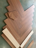 Parquet en bois de noyer doré, parquet contrecollé en chevrons, parquet multicouche, vente en gros d'usine, taille personnalisée