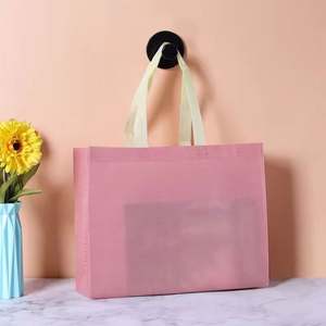 Sacs de courses en toile non tissée enduite imperméable bleu foncé personnalisés, réutilisables et écologiques, disponibles en gros - Product Image 3