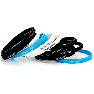 Braccialetto in Gomma Multicolore con Scritta 'God Is First', Marca Sportiva di Moda, Braccialetto in Silicone Colorato da 5mm - Product Image 1