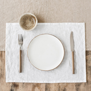 Napperons en lin délavé pour les équipes d'approvisionnement des complexes hôteliers avec bord ourlé pour le service de restauration - Product Image 1