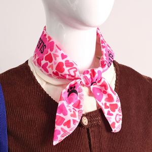 Pañuelo largo personalizado de moda con estampado floral para mujer, ideal como accesorio para el cabello o para sujetar el bolso. - Product Image 1