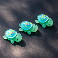 Accessoires en plastique en gros, mini tortues de dessin animé DIY, porte-clés lumineux personnalisables avec logo, décorations pour aquariums