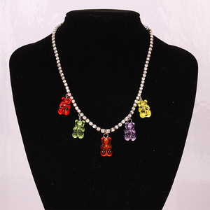 Collar con colgante de oso de resina con incrustaciones de diamantes, cadena de garra, joyería de moda, estilo fiesta, collar con dije multicolor - Product Image 1