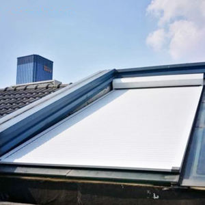 Persiana enrollable de aluminio para exteriores de diseño moderno, toldos retráctiles motorizados para techo de persiana de espuma PU para Hotel - Product Image 6