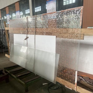 Verre décoratif de sécurité trempé à motif géométrique personnalisé, gaufré et fusionné à chaud, pour la décoration de cloisons intérieures - Product Image 1